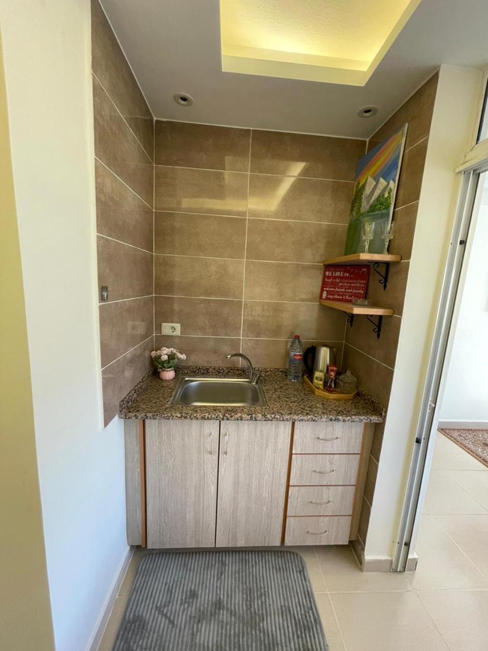 Classy Hostel Madaba Exteriör bild
